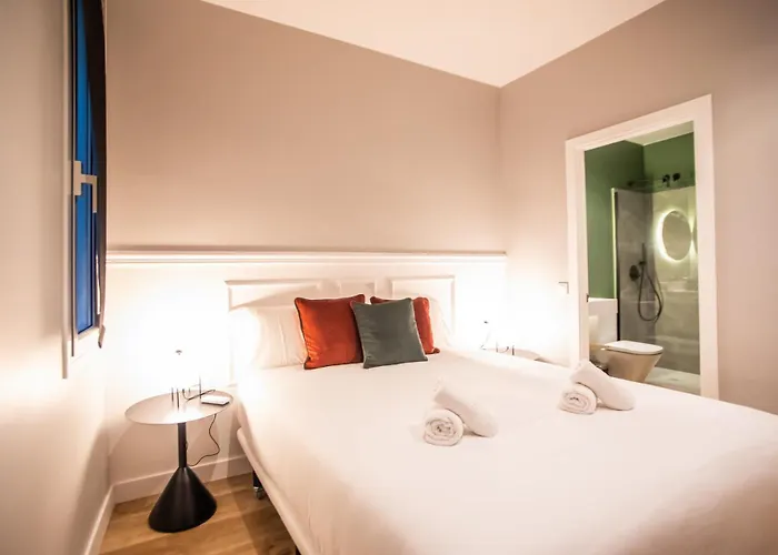 P3Mal1076- Beautiful 2Br Newly Refurbished